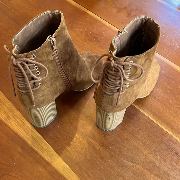 Caramel open toe booties with chunky heel, inside ankle zip, women’s sz 10 - Picture 4 of 9